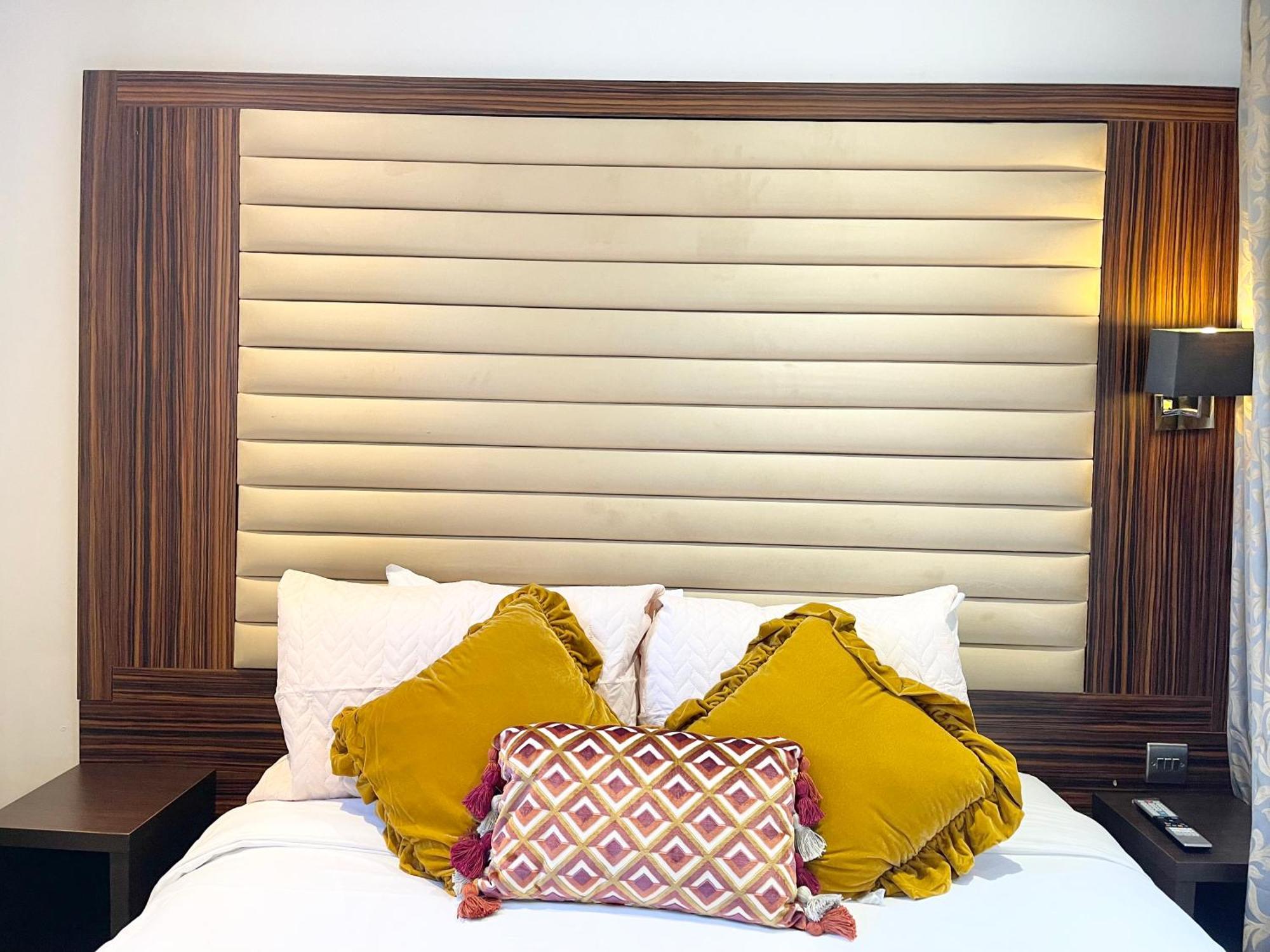 Maitrise Hotel London Exterior photo