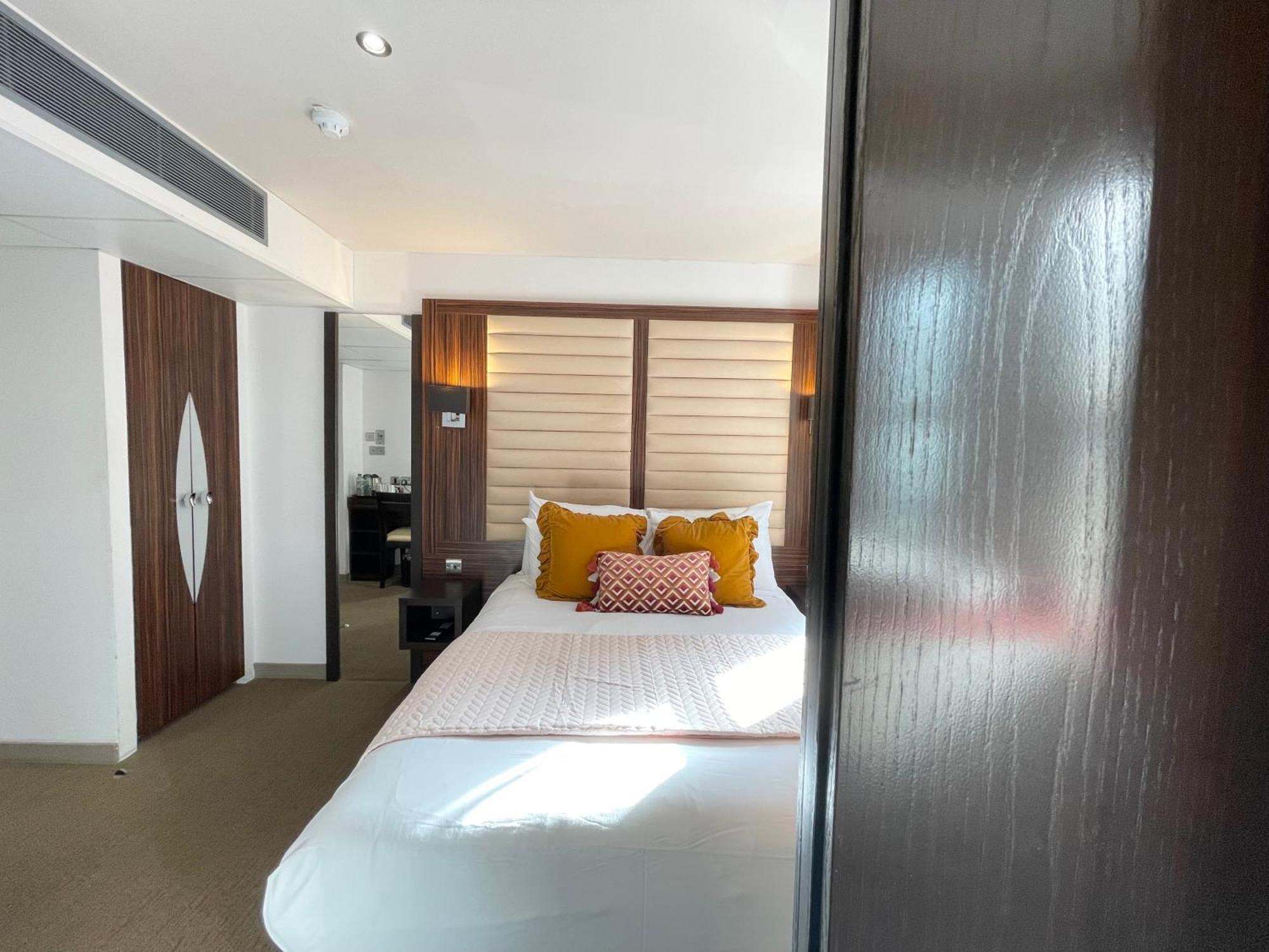 Maitrise Hotel London Exterior photo