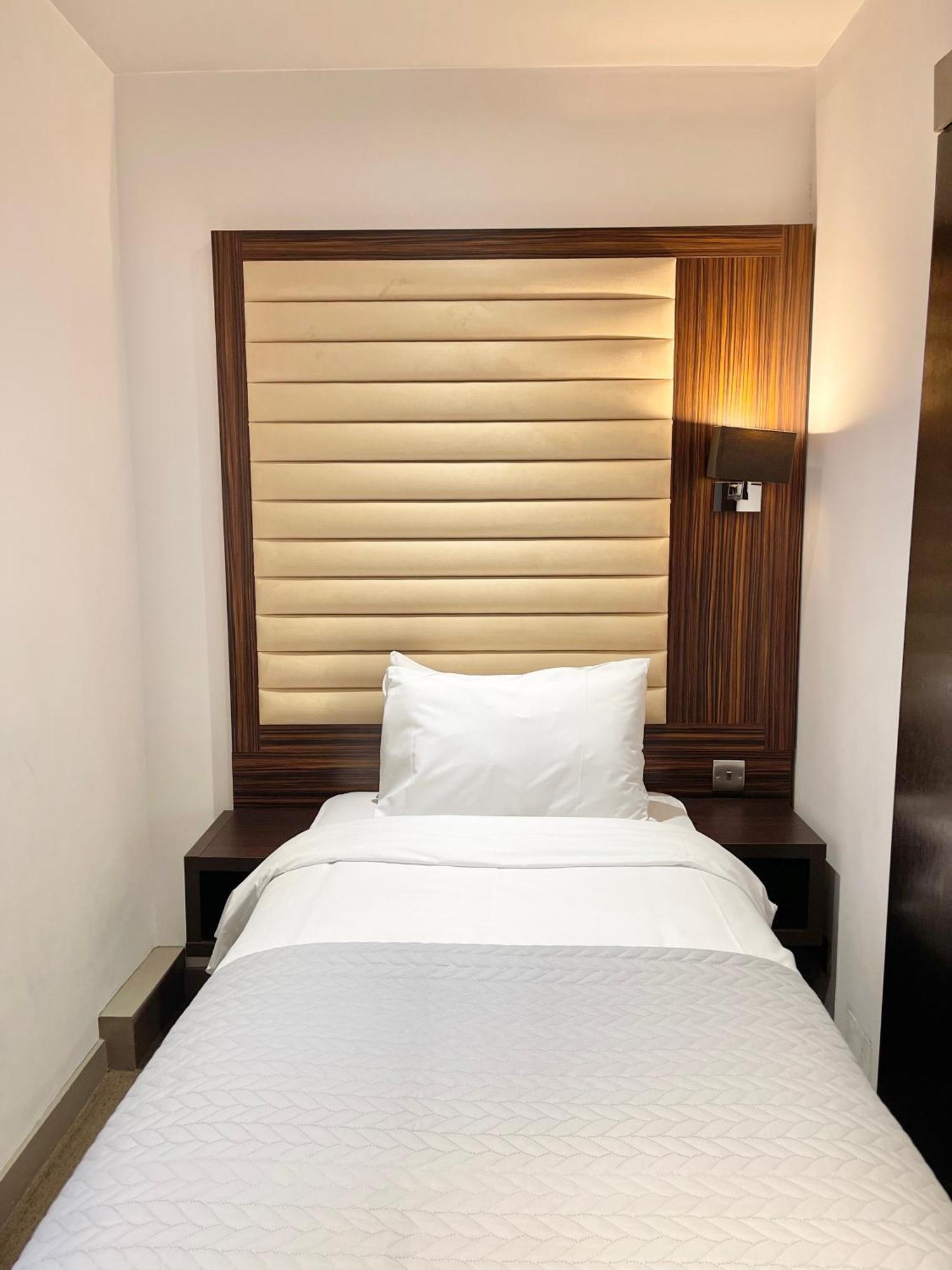 Maitrise Hotel London Exterior photo