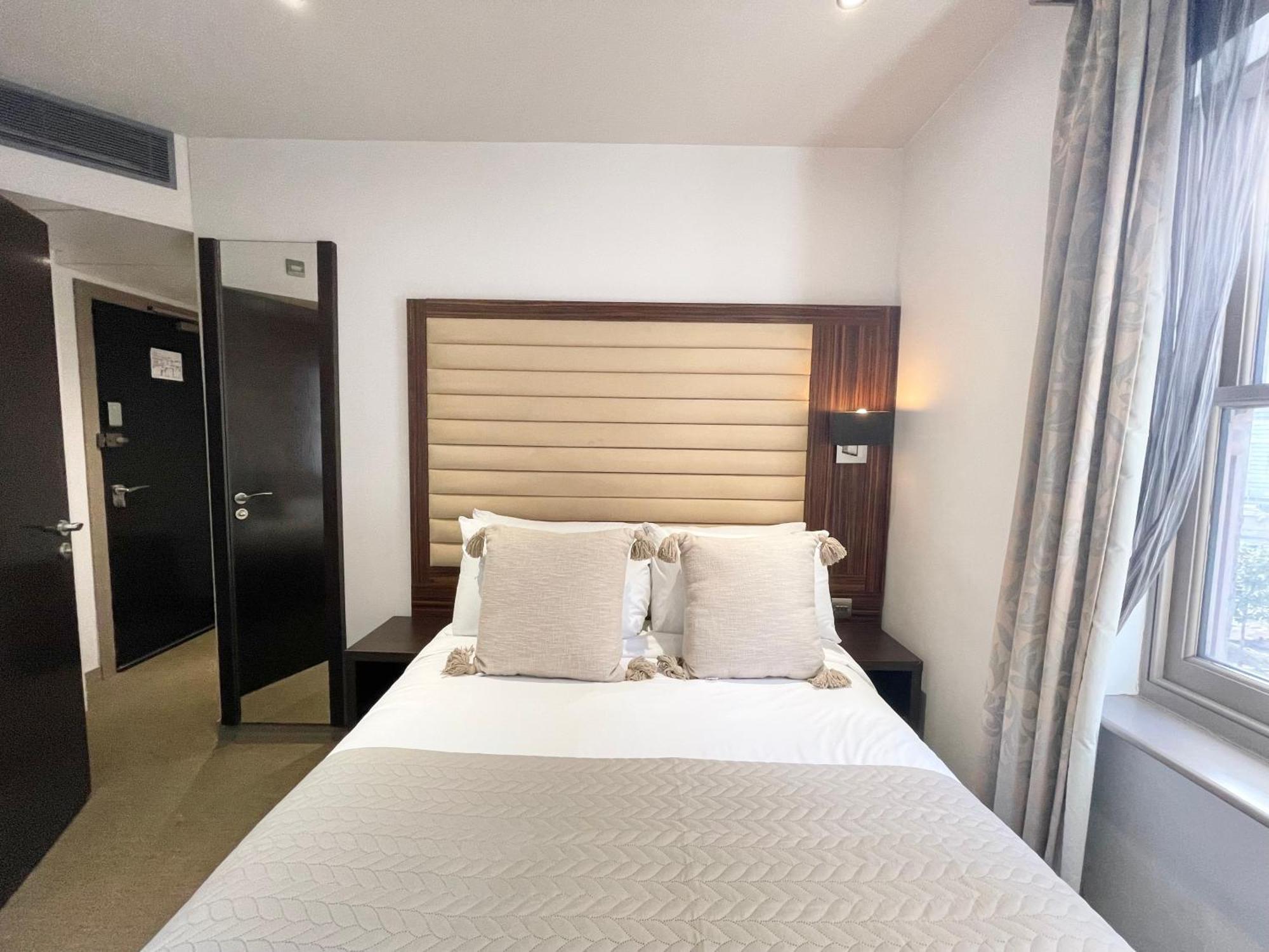 Maitrise Hotel London Exterior photo